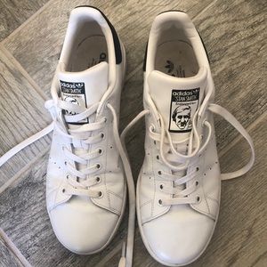 Women’s Adidas Stan Smith tennis shoes